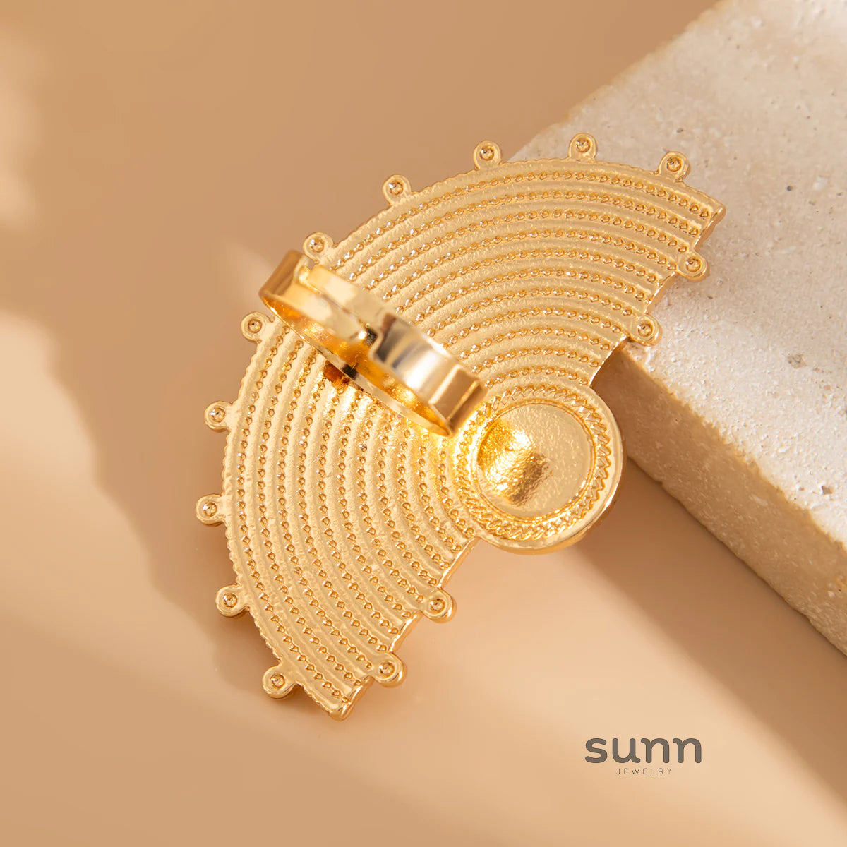 Arcadia Feathered Fan Ring
