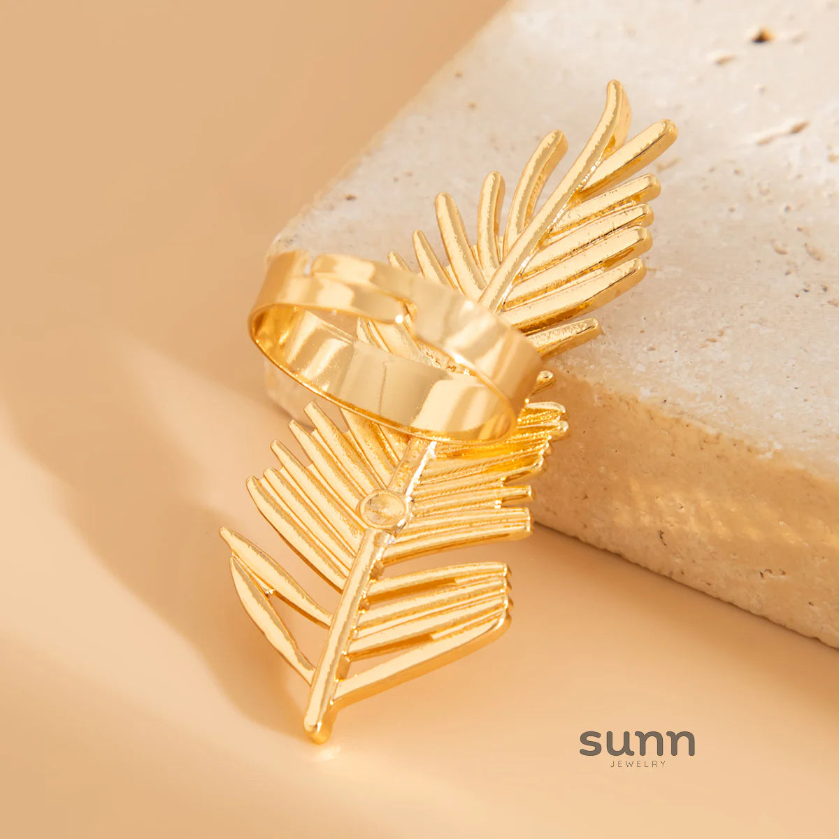 Arcadia Feathered Fan Ring