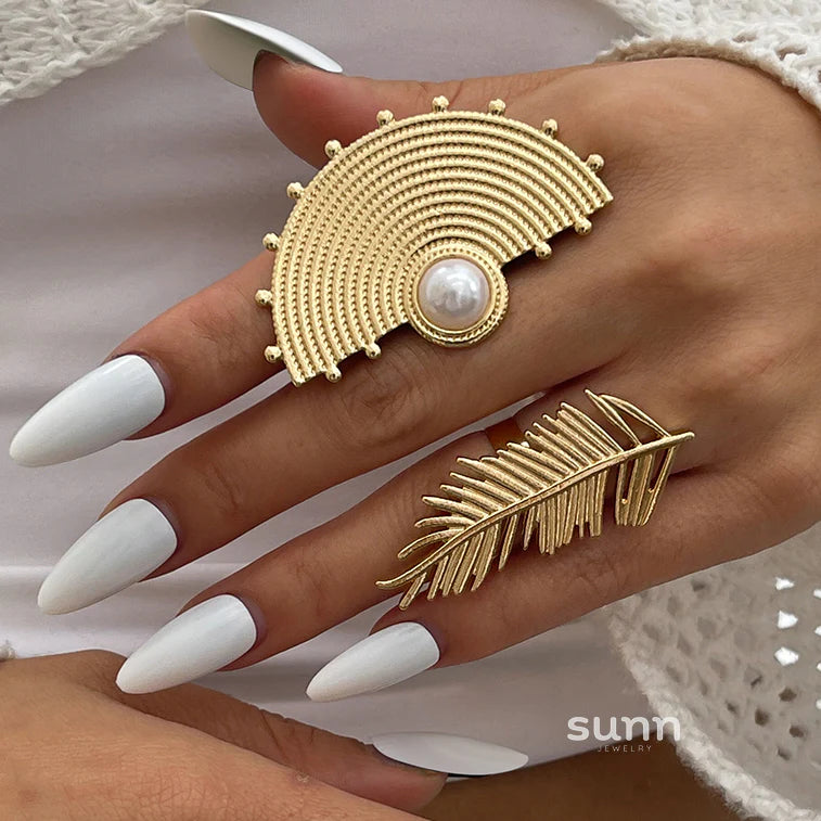 Arcadia Feathered Fan Ring