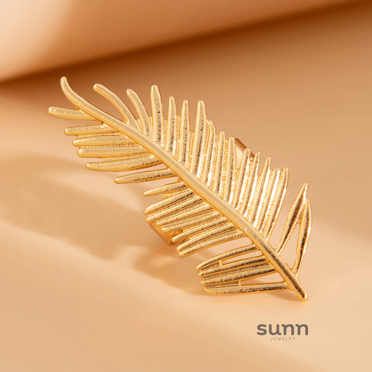 Arcadia Feathered Fan Ring