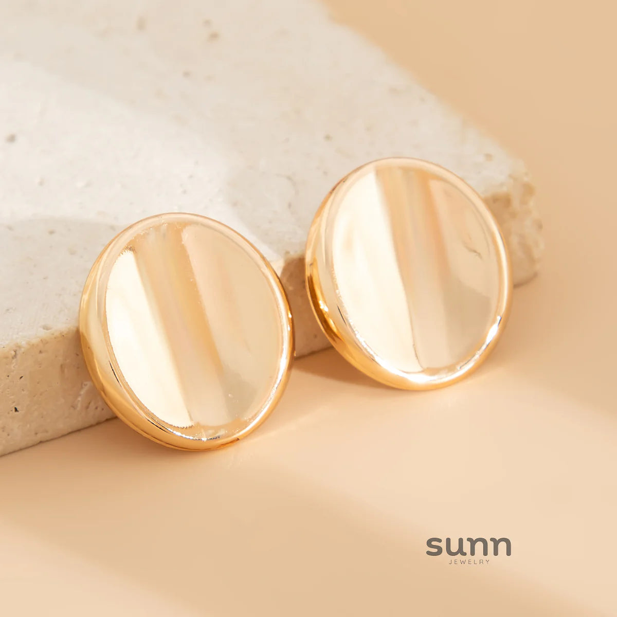 Arely Oval Stud Earrings