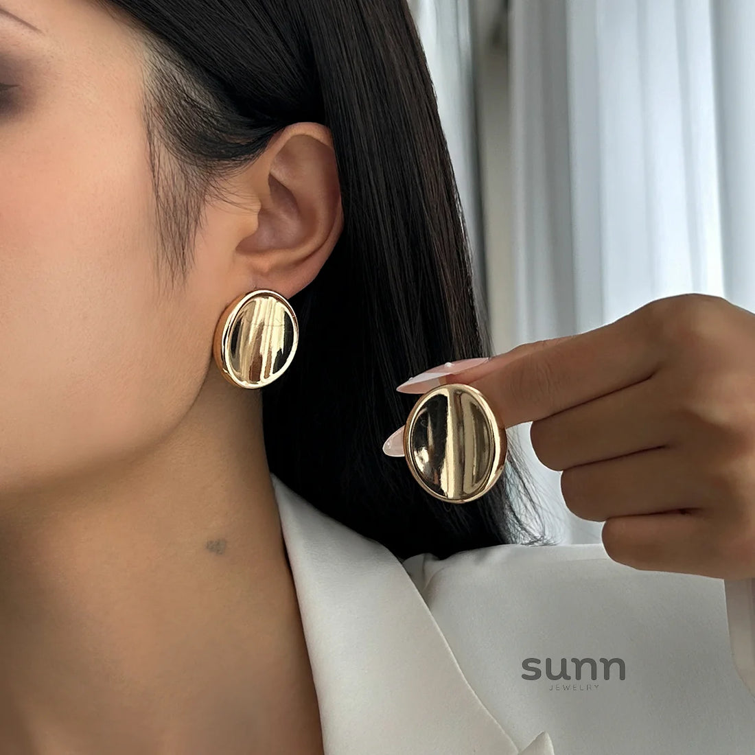 Arely Oval Stud Earrings