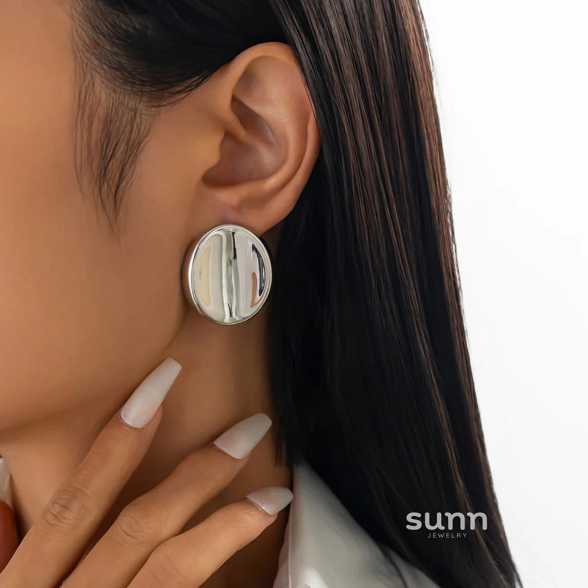 Arely Oval Stud Earrings