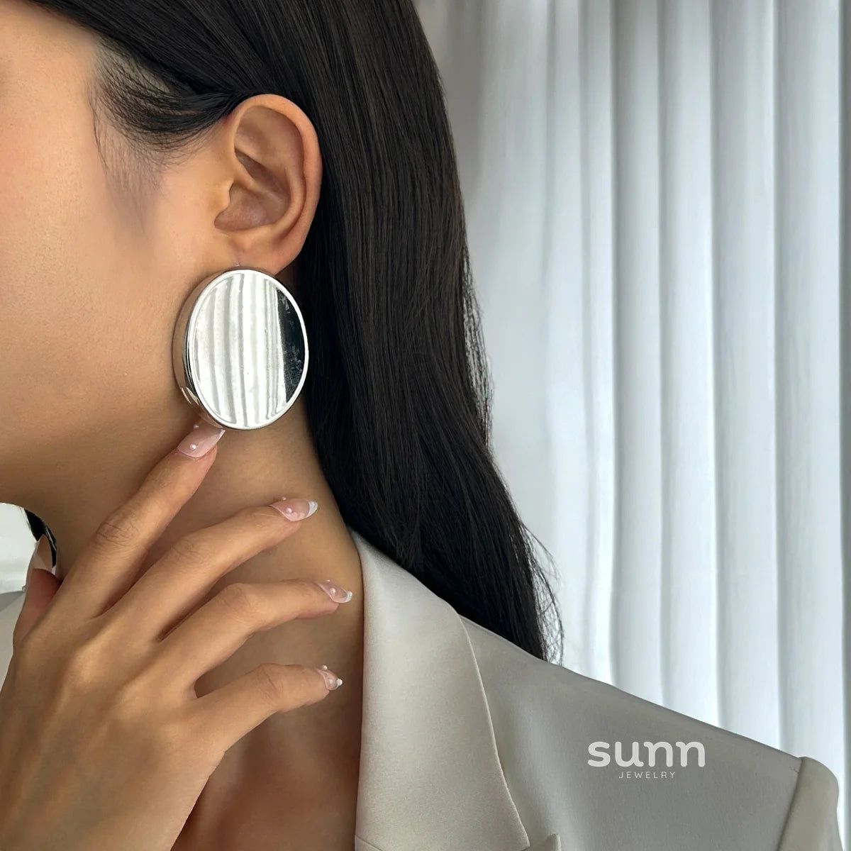 Arely Oval Stud Earrings