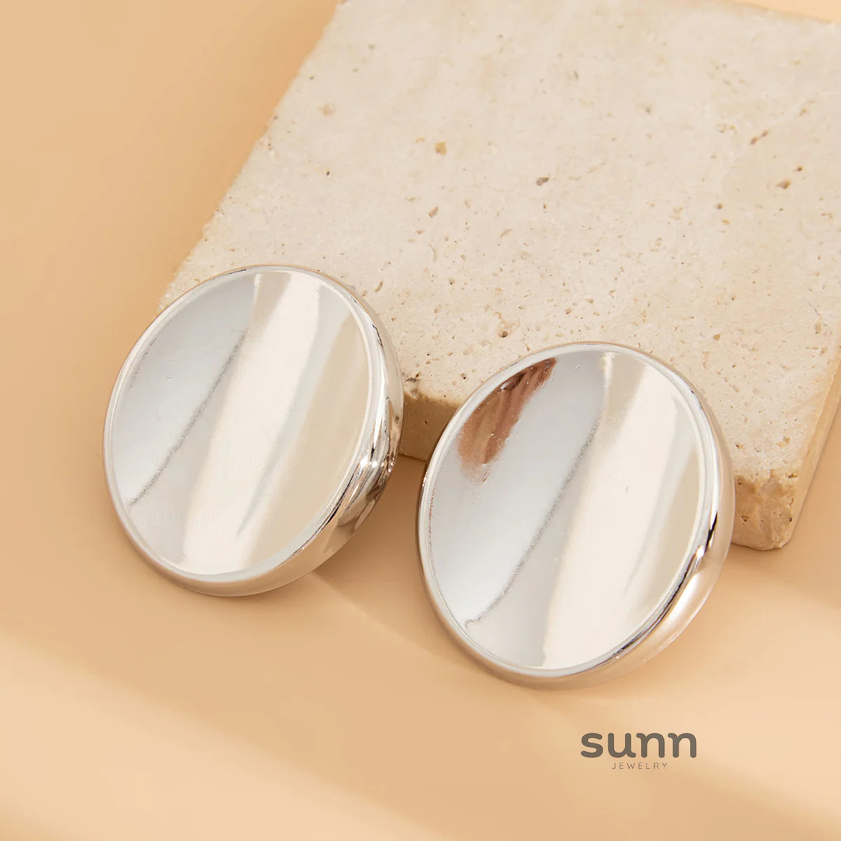 Arely Oval Stud Earrings