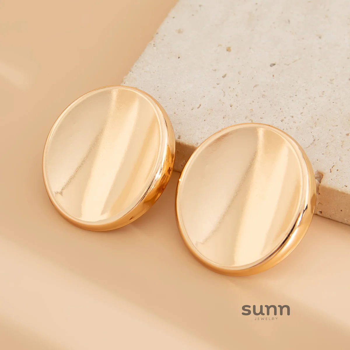 Arely Oval Stud Earrings