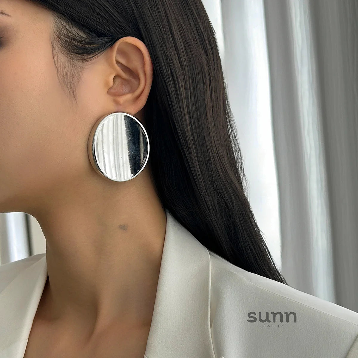 Arely Oval Stud Earrings