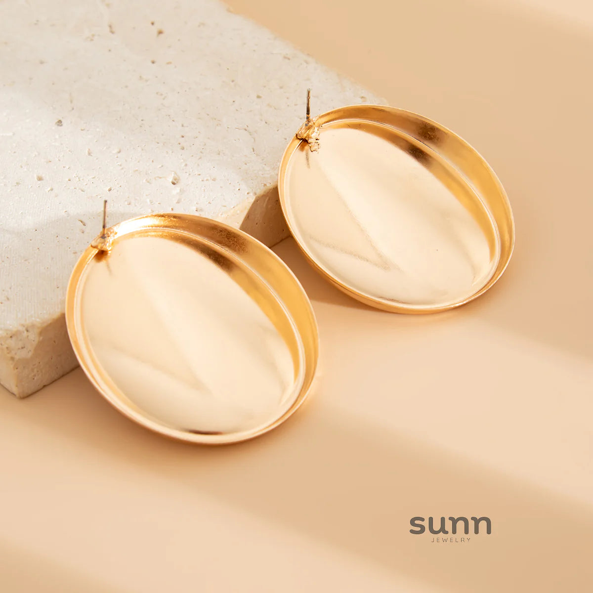 Arely Oval Stud Earrings