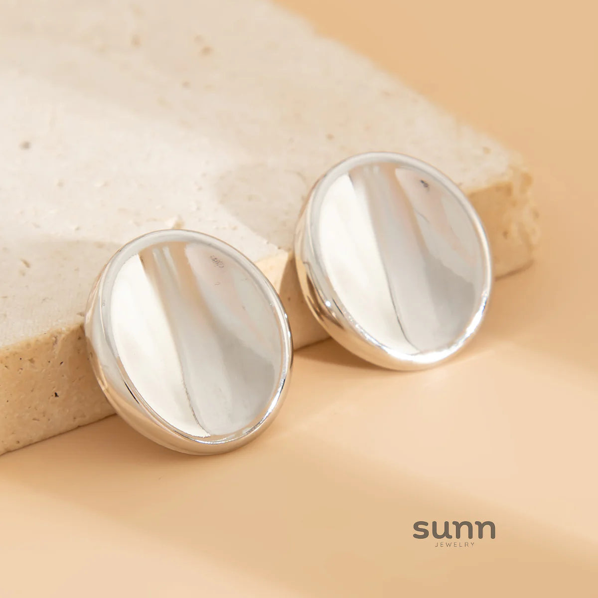 Arely Oval Stud Earrings