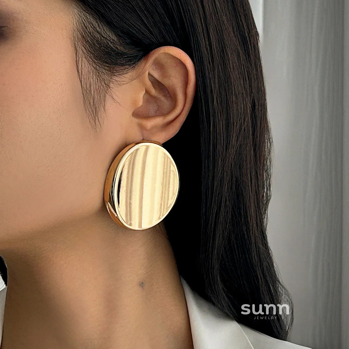 Arely Oval Stud Earrings