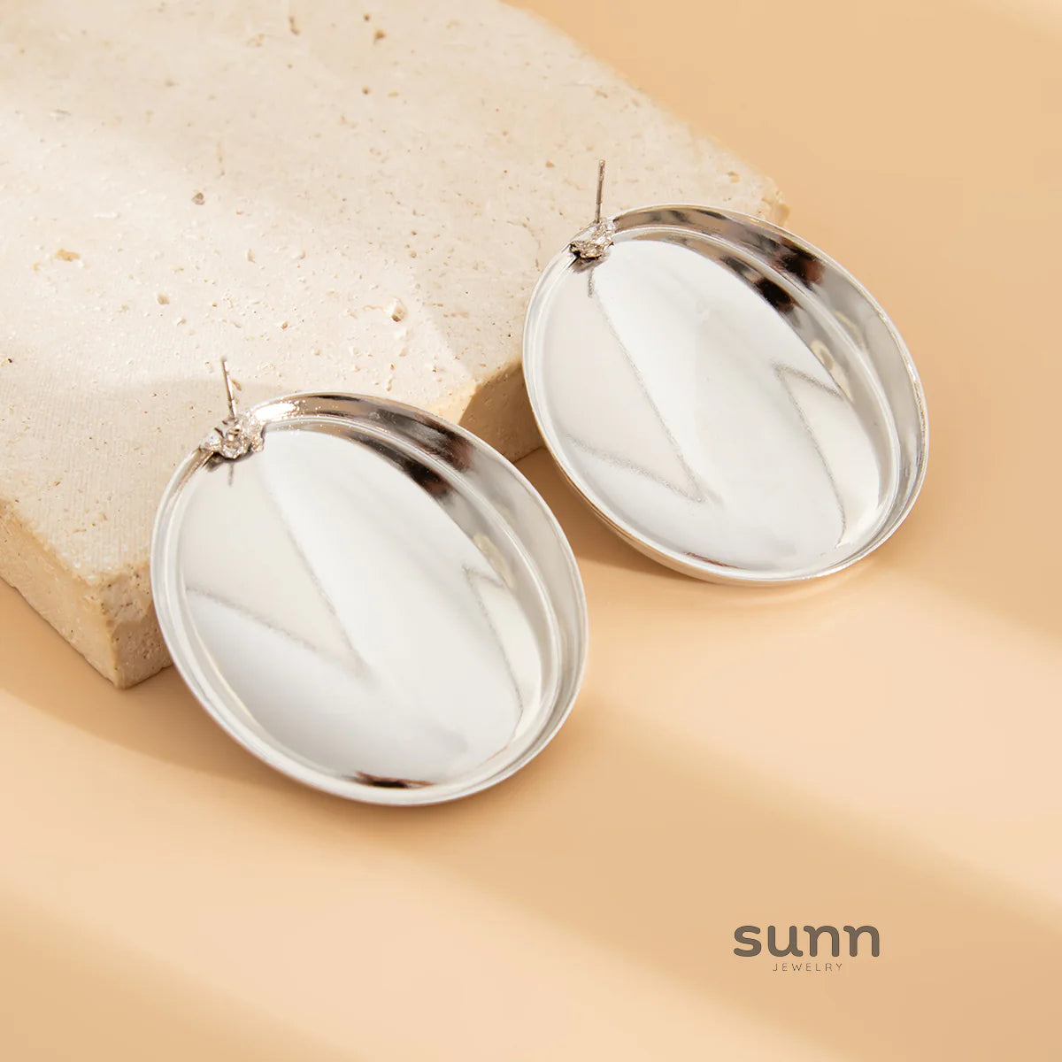 Arely Oval Stud Earrings