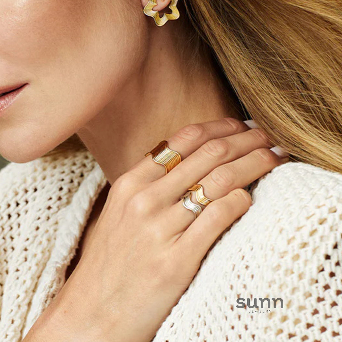 Ari Chunky Wave Ring [6R5JDOJ3]