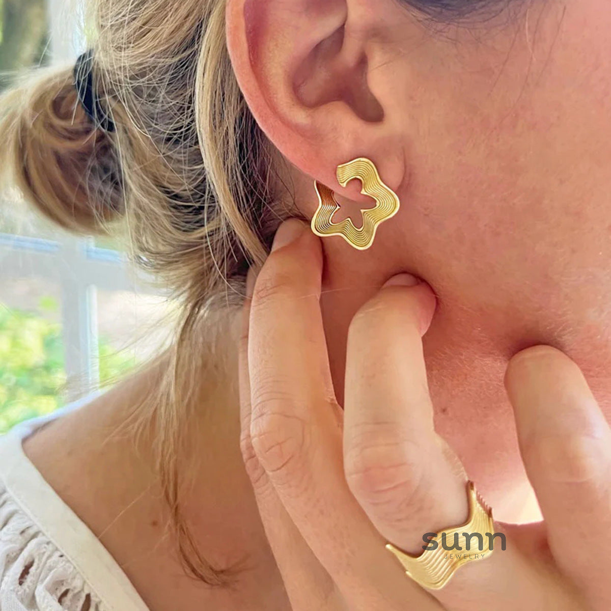 Ari Chunky Wave Ring [DO8TVWKJ]