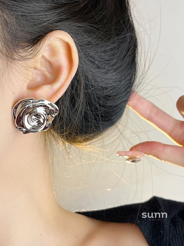 Ariadne Sculpted Rose Earrings [MEMGF2Z2]