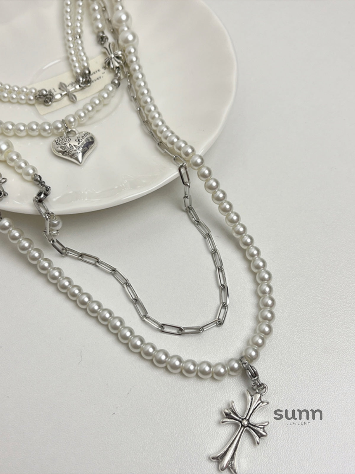 Arian Layered Pearl Cross Necklace [XBVMI5F9]