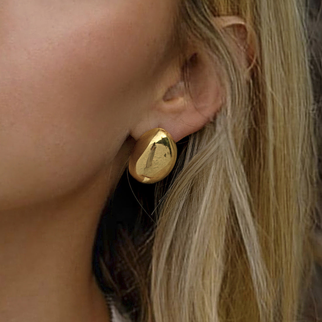 Ariana Gold Hoop Earrings [WQ546CMP]
