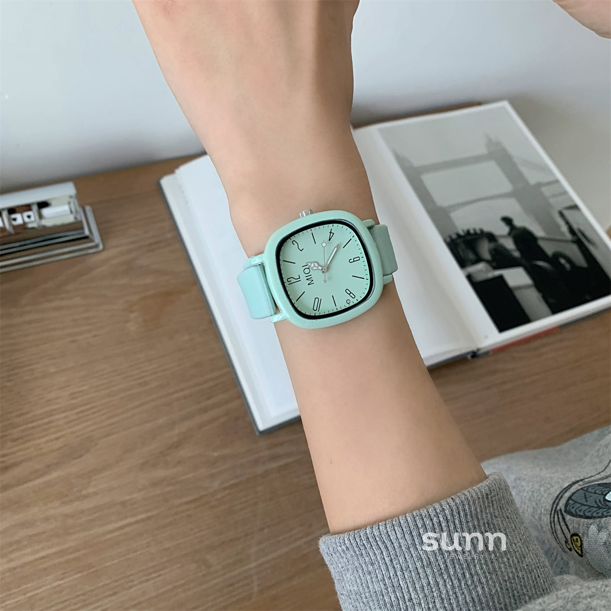 Ariana Modern Square Wrist Watch [UMCC64O1]