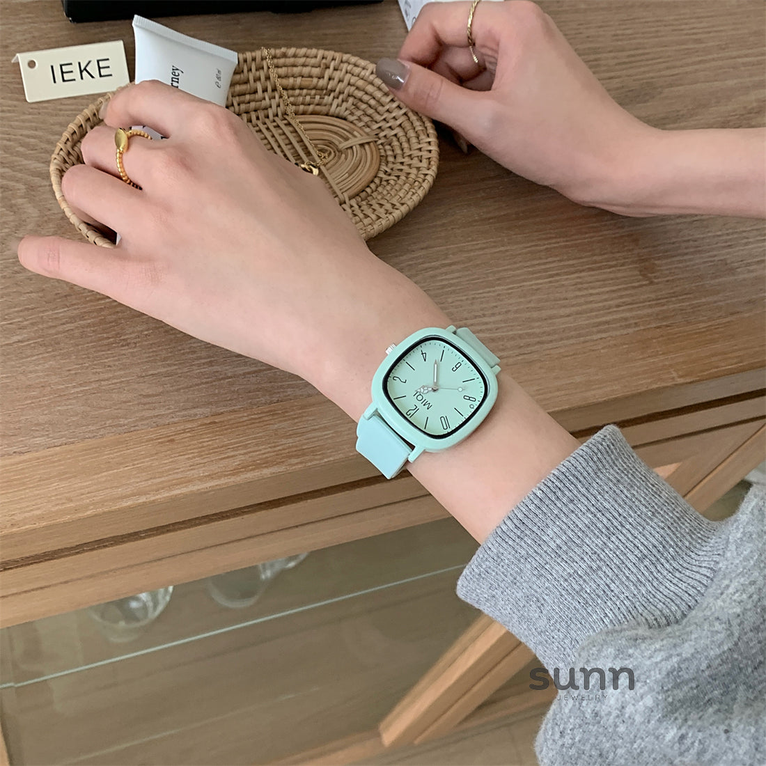 Ariana Modern Square Wrist Watch [JVRDDDJA]