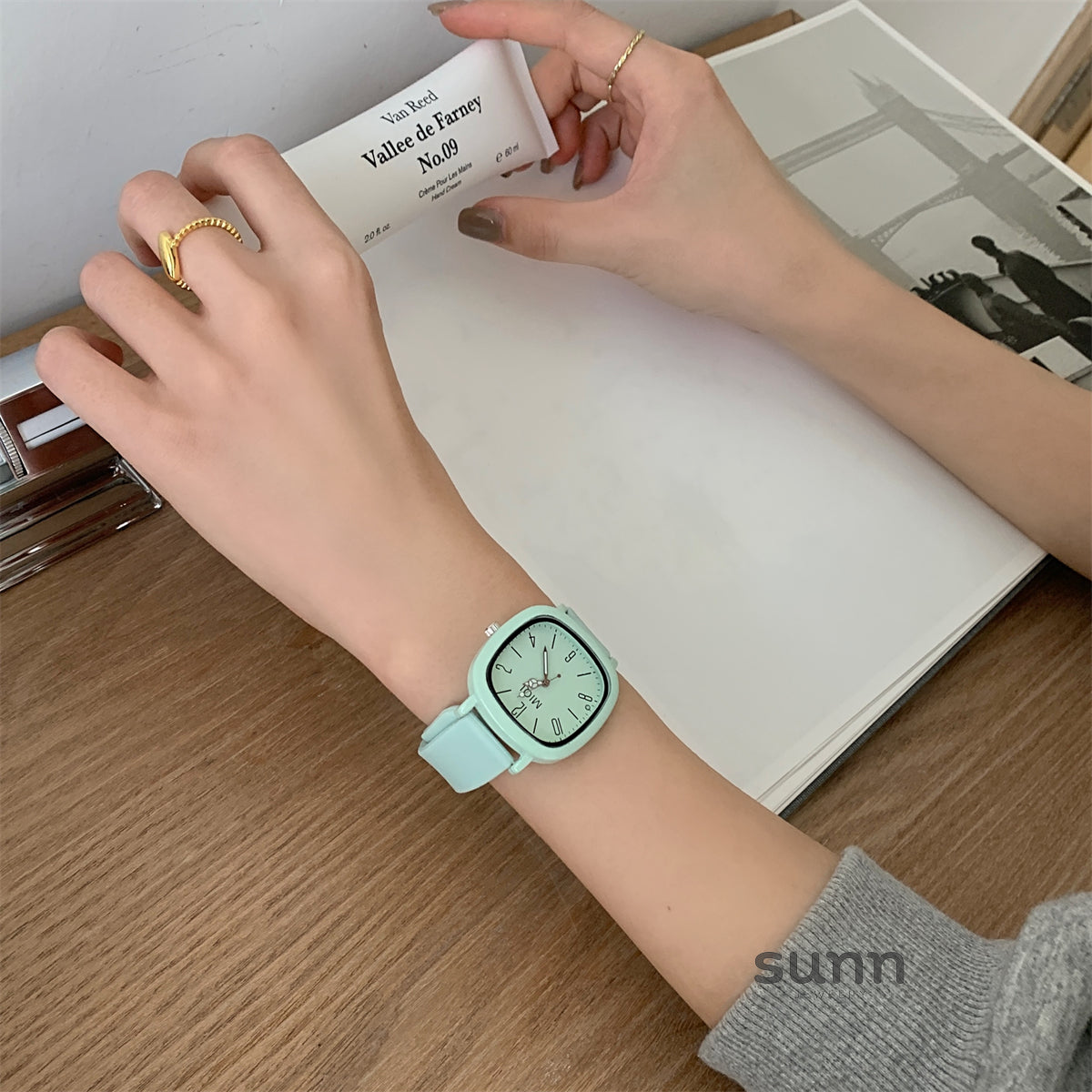 Ariana Modern Square Wrist Watch [FRWXY7M7]