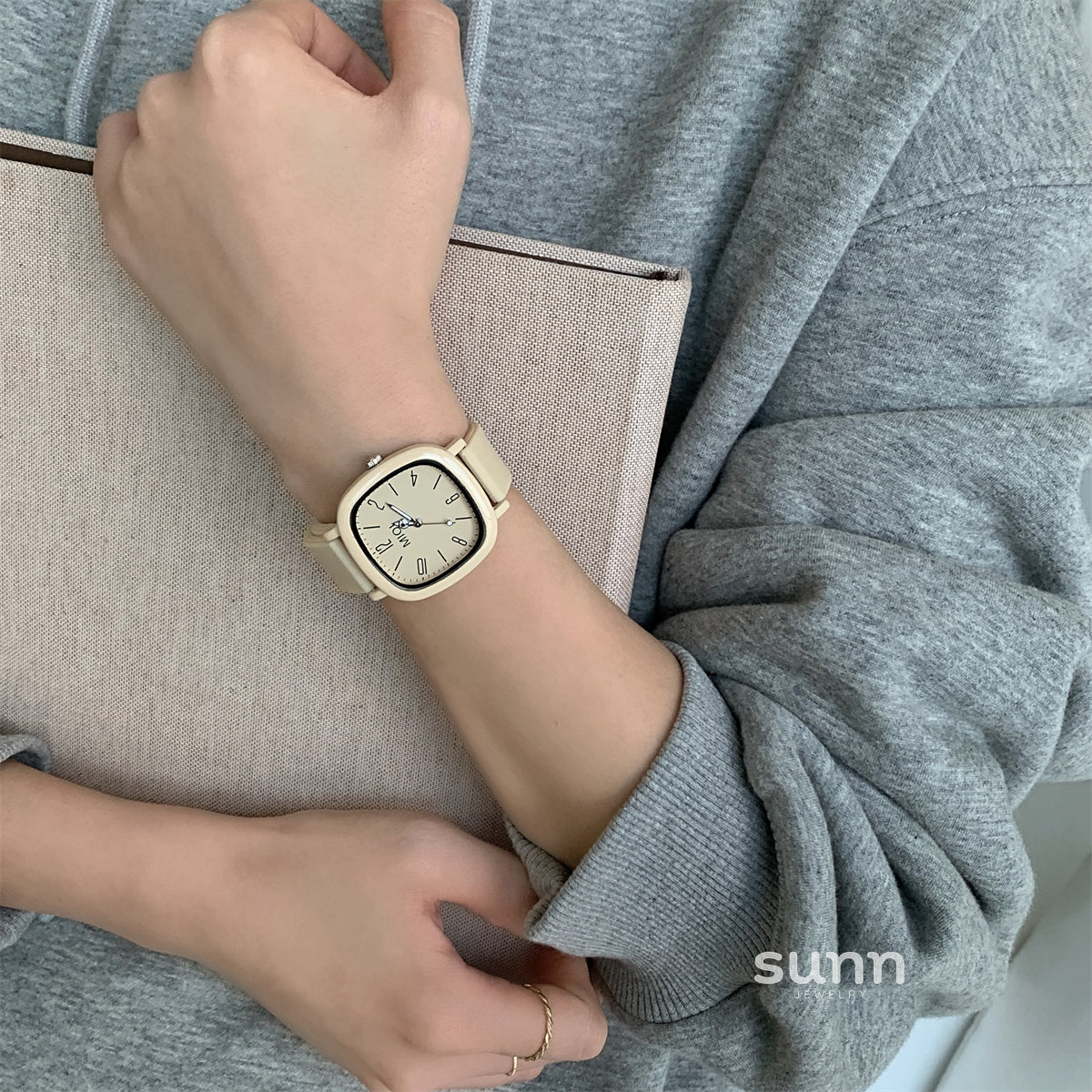 Ariana Modern Square Wrist Watch [T6S5G3P7]