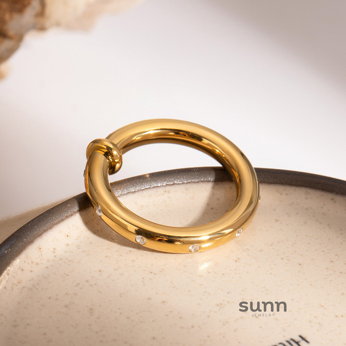 Ariani Dazzling Bracelet Ring [WE54EJBS]
