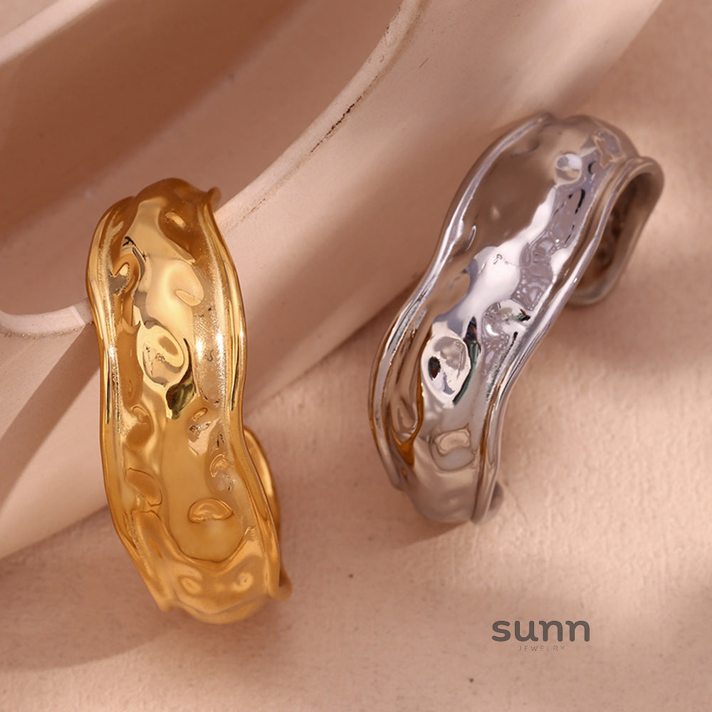 Arianna Hammered Wave Bracelet [S7SUHFHG]