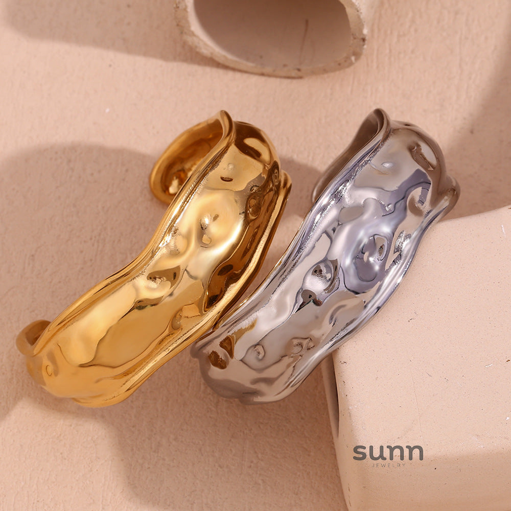 Arianna Hammered Wave Bracelet [UPQKTOOD]
