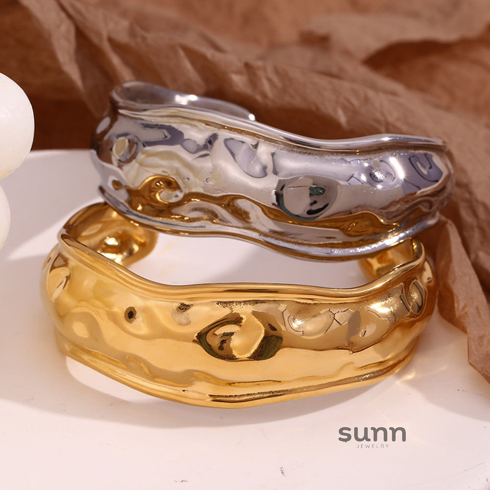 Arianna Hammered Wave Bracelet [UNAT8MPN]