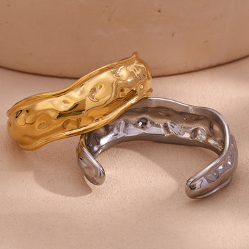 Arianna Hammered Wave Bracelet [254OVEG3]