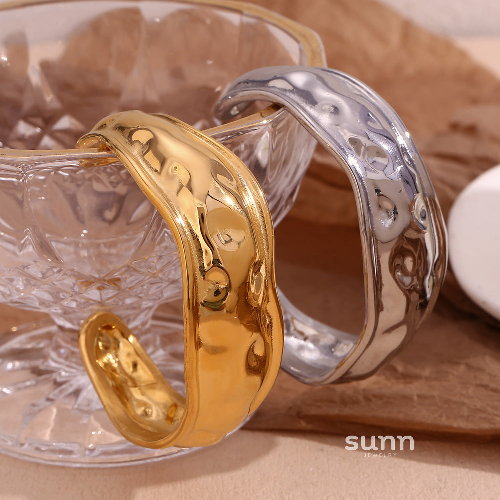 Arianna Hammered Wave Bracelet [254OVEG3]