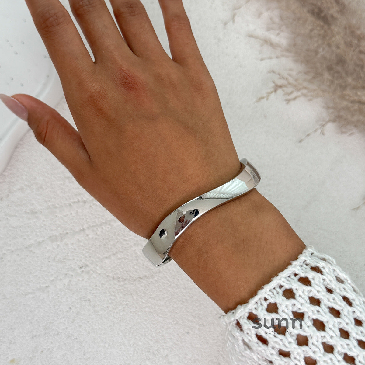 Arianne Sculpted Cuff Bracelet [YEE9DIY1]