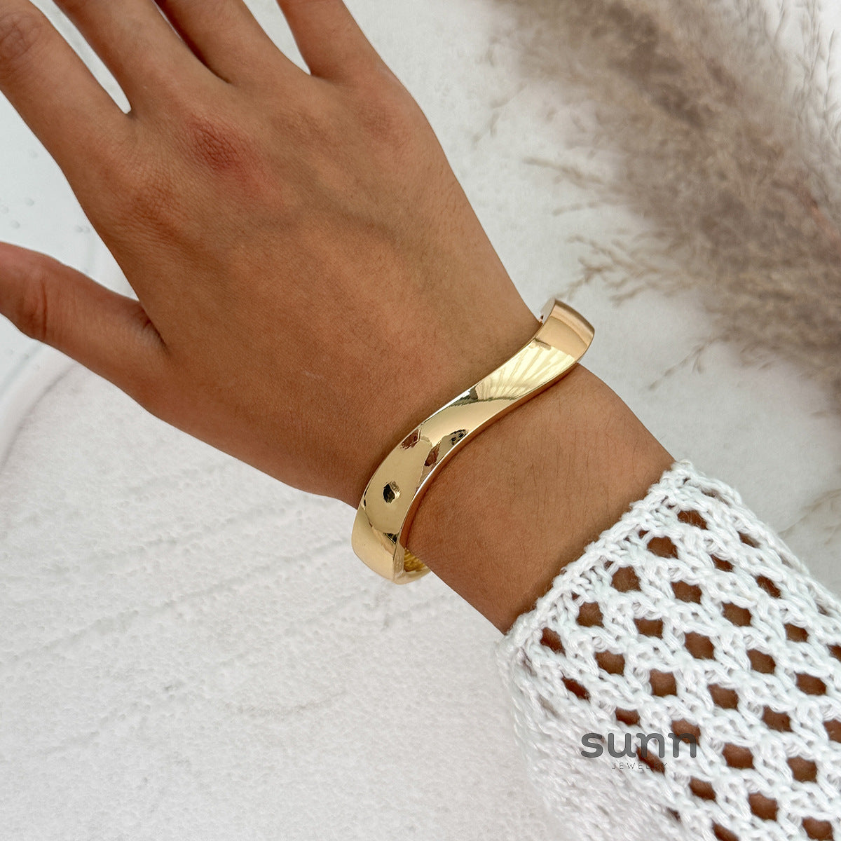 Arianne Sculpted Cuff Bracelet [W4GV8JXZ]
