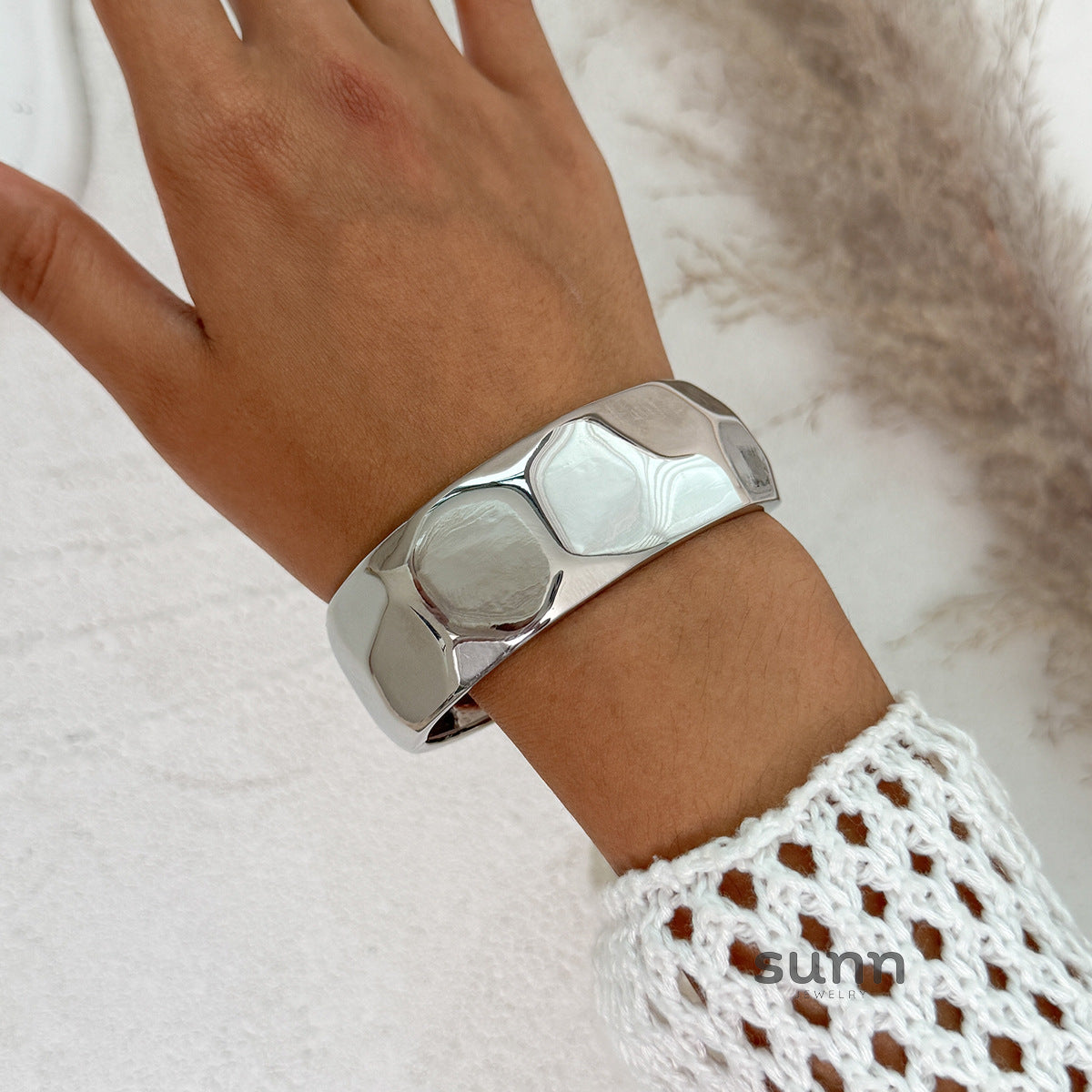 Arianne Sculpted Cuff Bracelet [3IIWODY7]