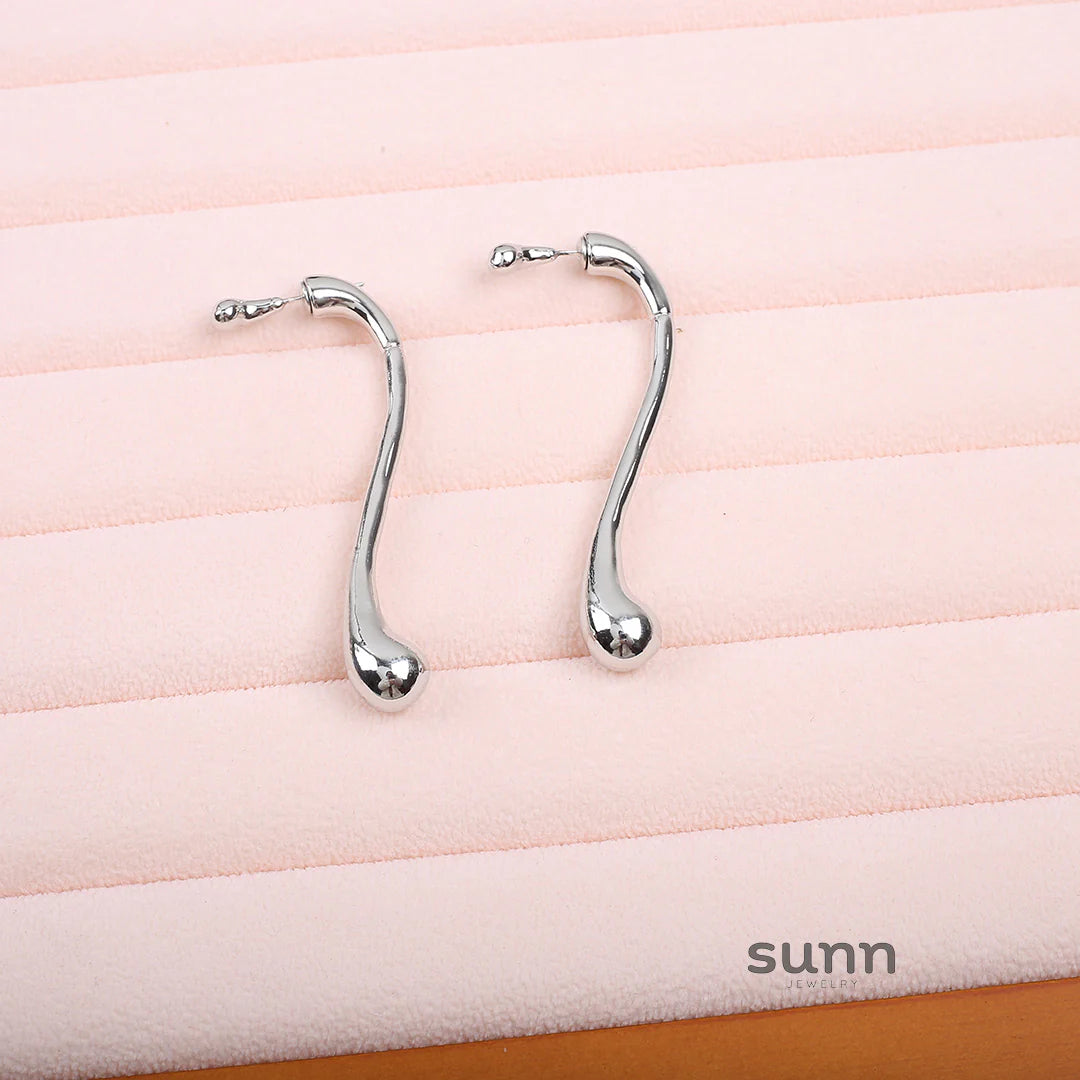 Arianni Sculpted Drop Earrings