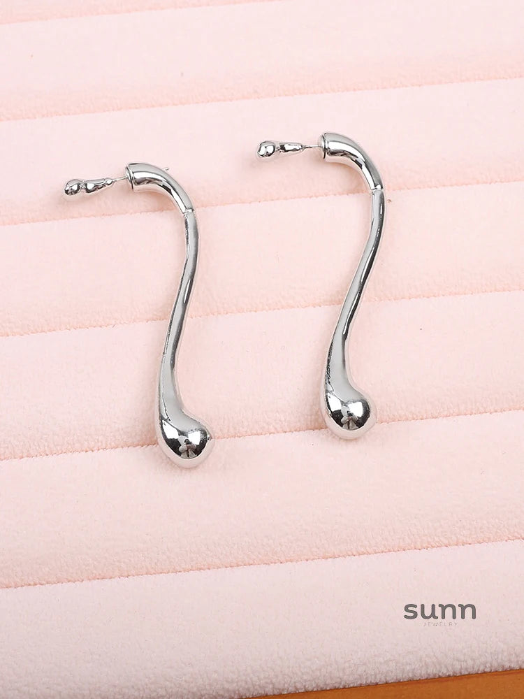 Arianni Sculpted Drop Earrings