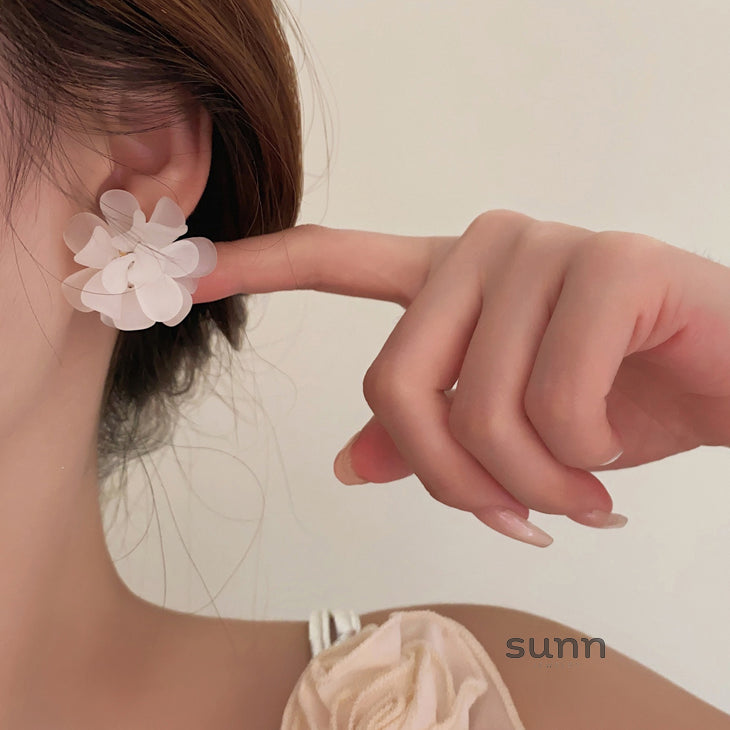 Aribelle Acrylic Flower Earrings [3QS1COK5]