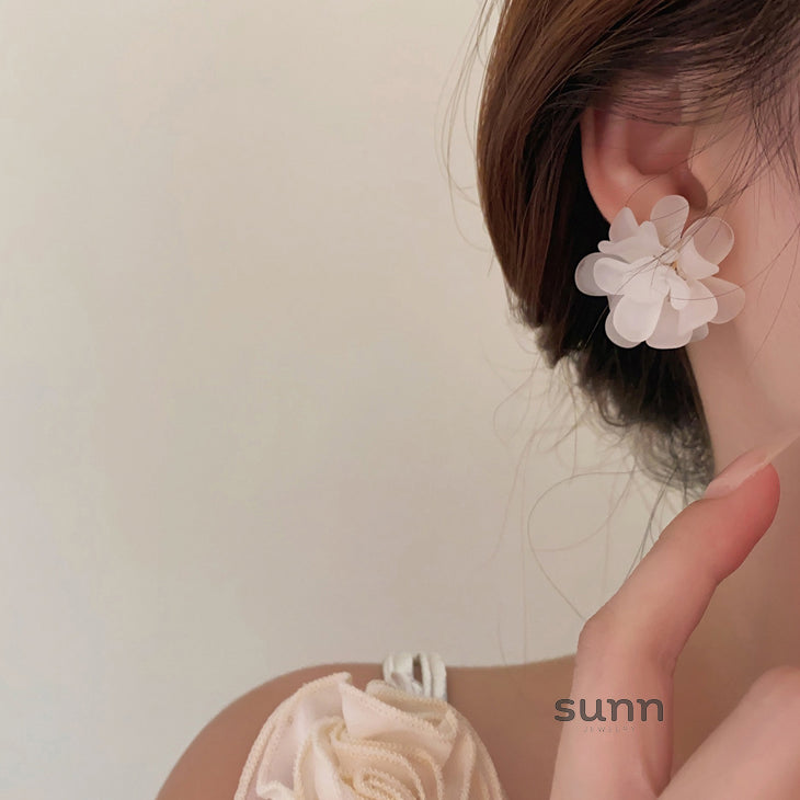 Aribelle Acrylic Flower Earrings [PPESBQUC]