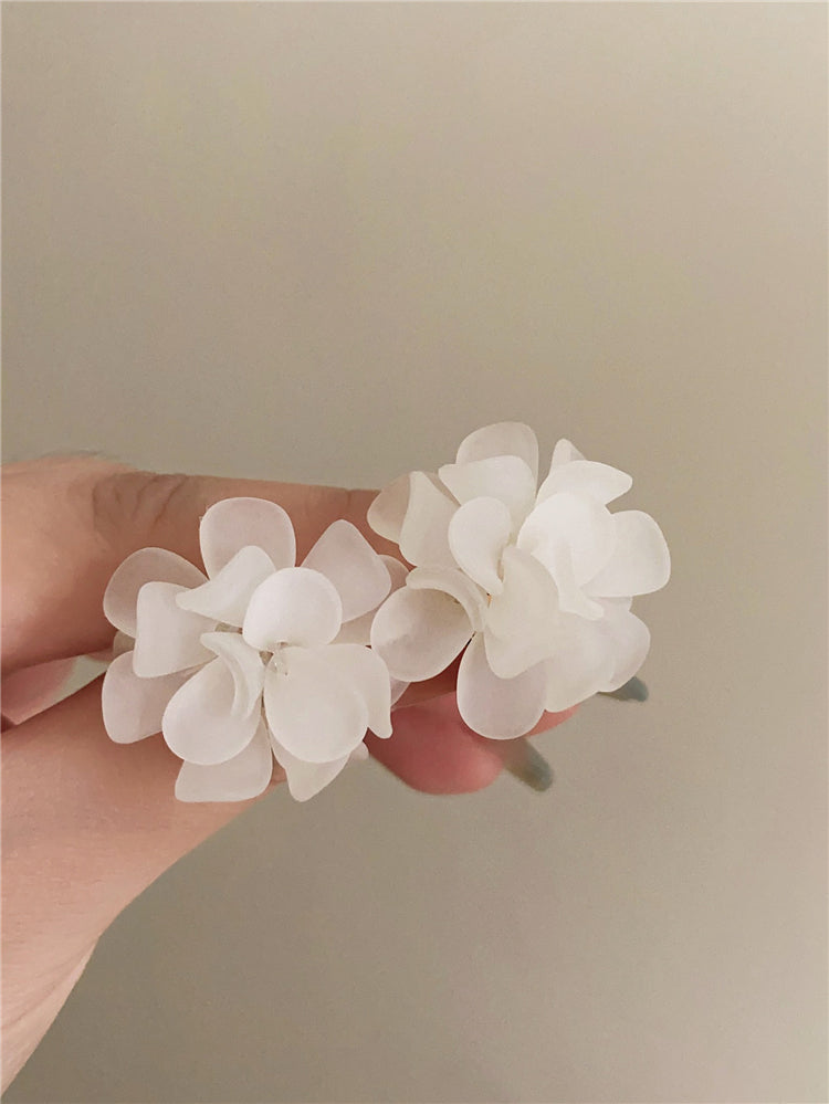 Aribelle Acrylic Flower Earrings [H36VZEPN]