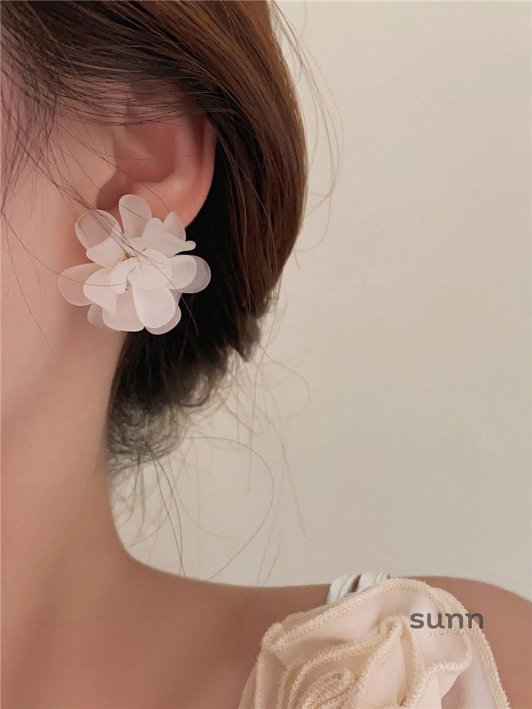 Aribelle Acrylic Flower Earrings [XR4KTID6]