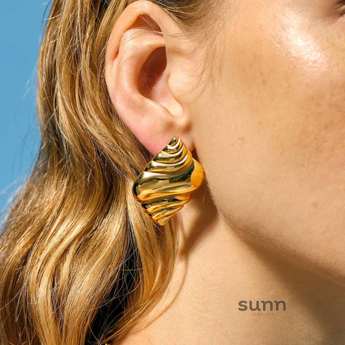Arin Coastal Conch Earrings [DMVEHZ37]