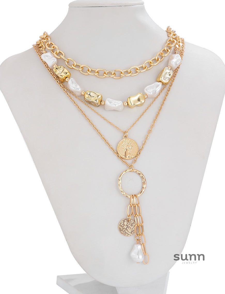 Arina Layered Pearl Portrait Necklace [BQO6WN4K]