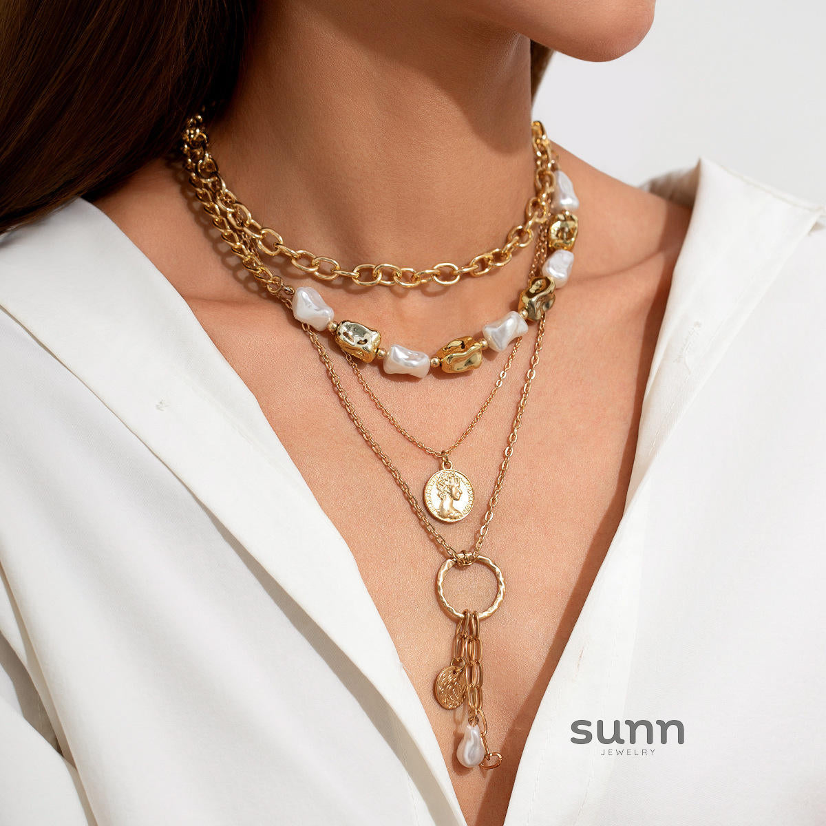 Arina Layered Pearl Portrait Necklace [OD3OQXDB]