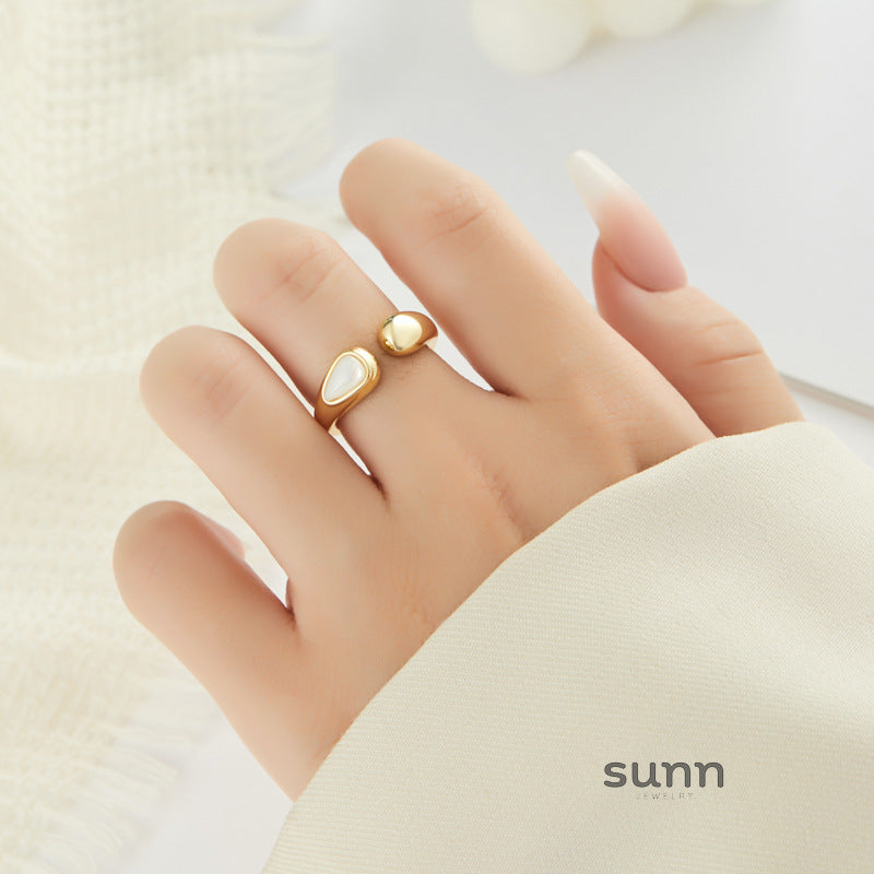 Ariyana Teardrop Shell Ring [KIEBBSBJ]