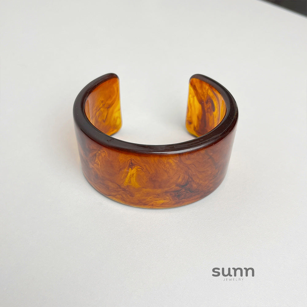 Ariyana Wide Bangle Bracelet [RFTXNSB2]