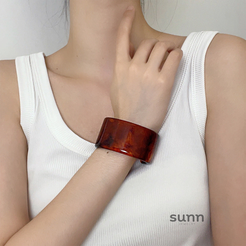 Ariyana Wide Bangle Bracelet [0TRKQD7W]