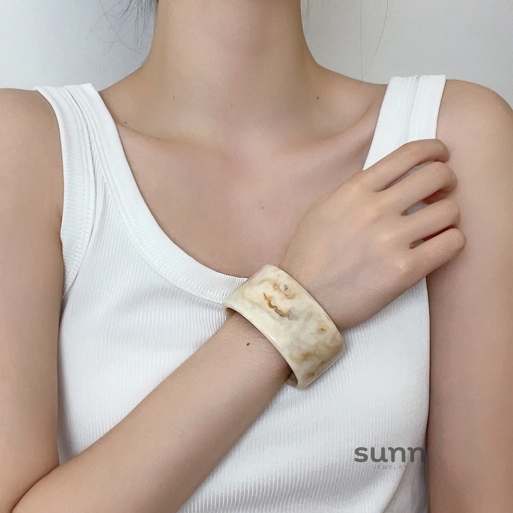 Ariyana Wide Bangle Bracelet [XP036HXB]