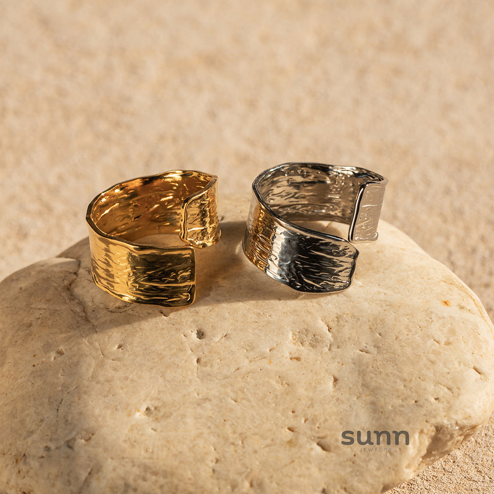 Ariyanna Crinkle Ring [XK7JAA6N]