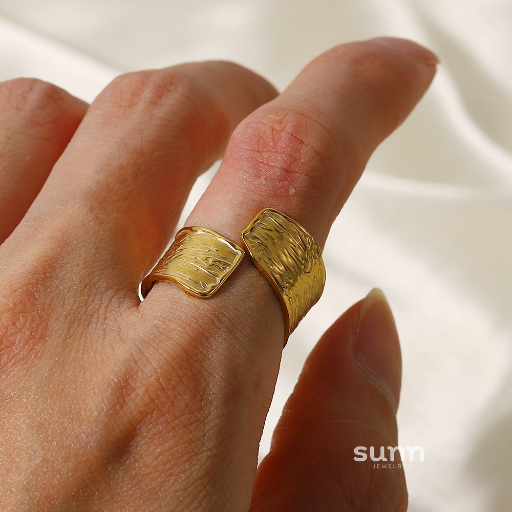 Ariyanna Crinkle Ring [ORS94A1H]