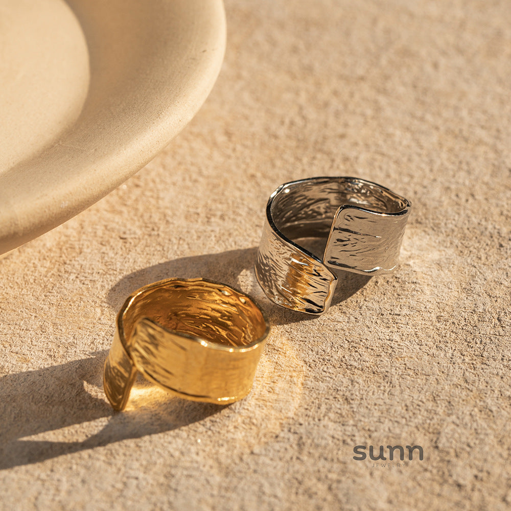 Ariyanna Crinkle Ring [WK25D9AN]