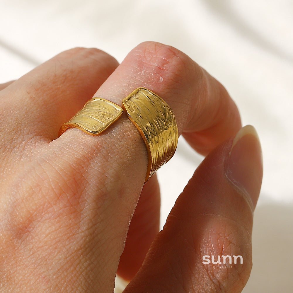 Ariyanna Crinkle Ring [HDNTT11W]